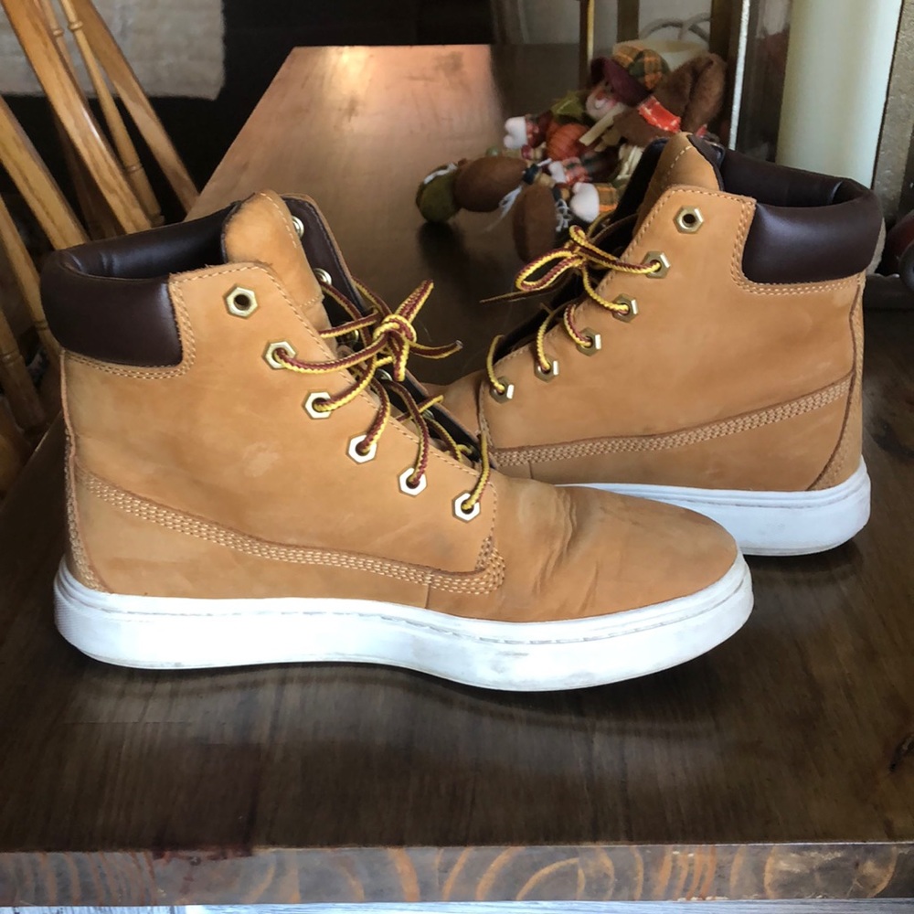 Women’s timberlands size 7